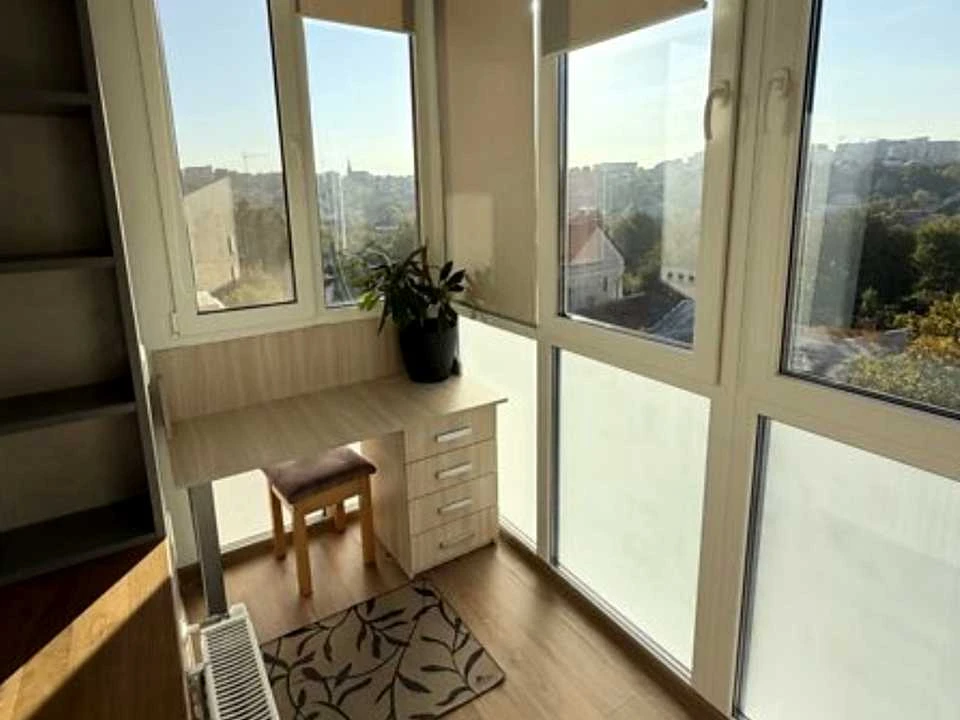 Apartment. Chernivtsi, Komarivska Street