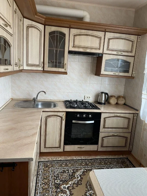 Продається 1-кімнатна квартира з ремонтом, 3хв. до метро, Са