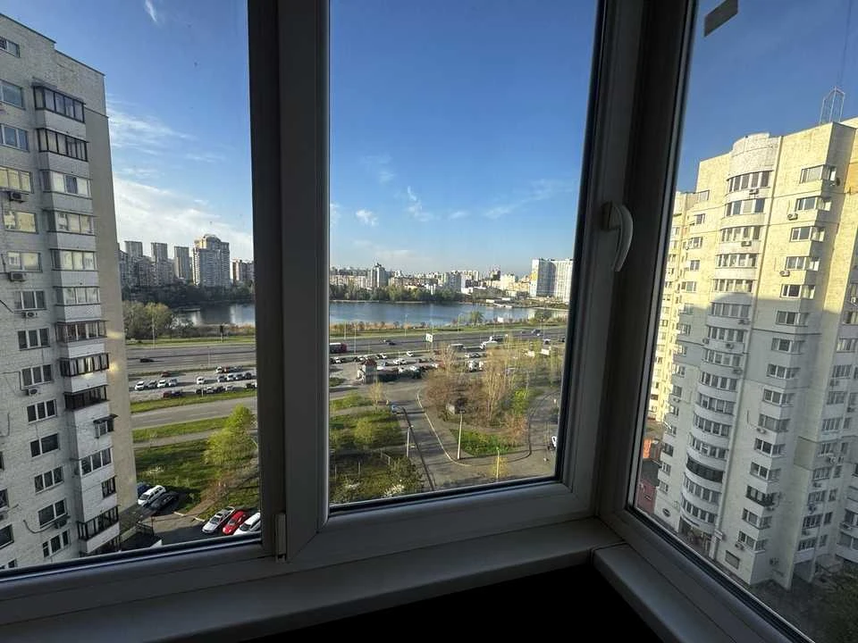 Квартира. Киев, проспект Миколы Бажана