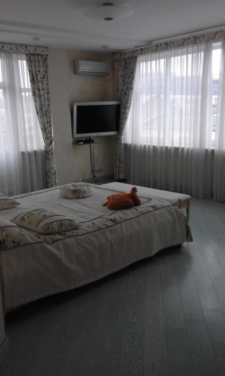 Поділ.Сковороди 6. 3 -кімнатна 145м2.Без%