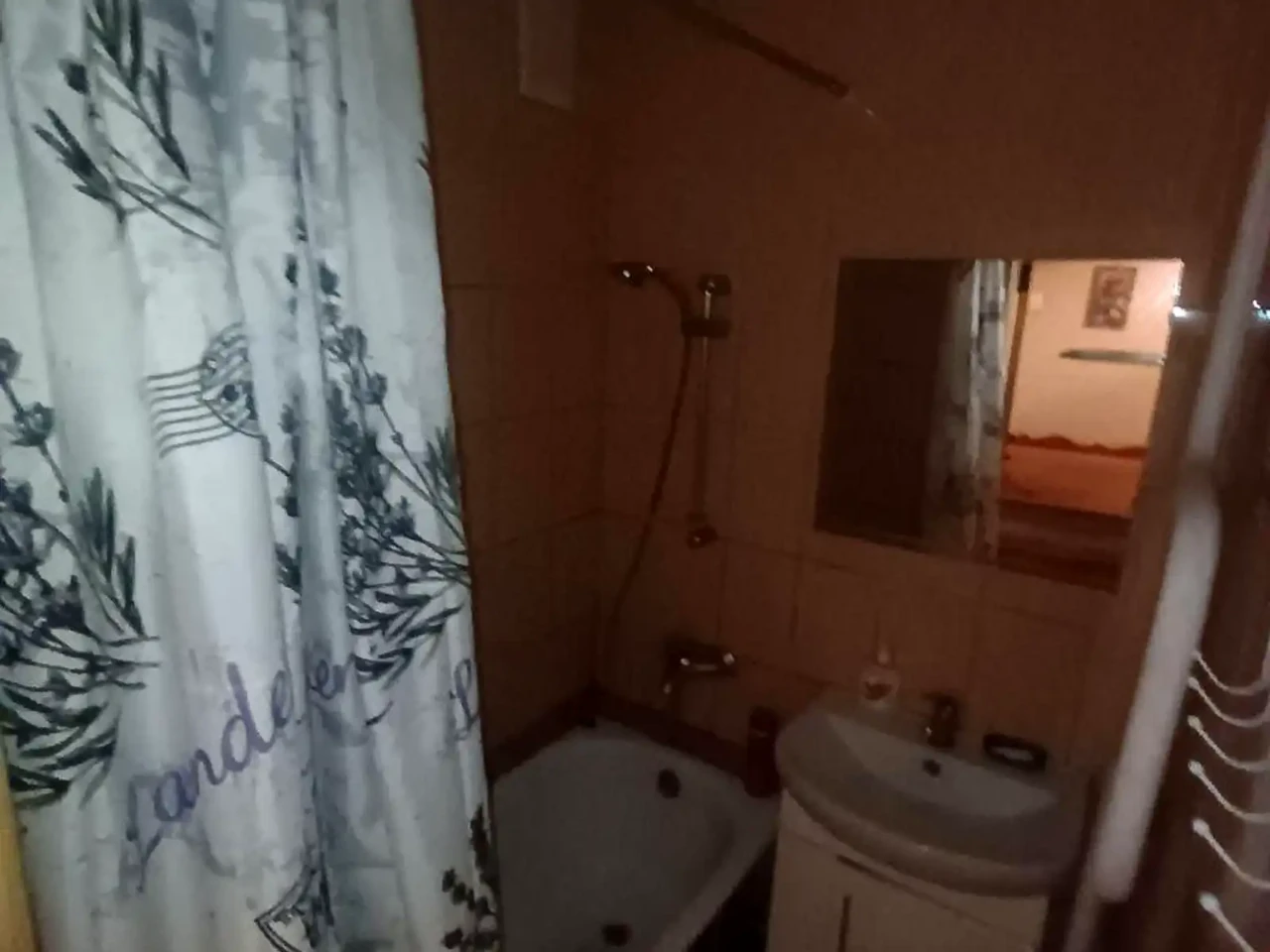 Оренда квартири 3-кімн. 70 м² 1/9 пов.