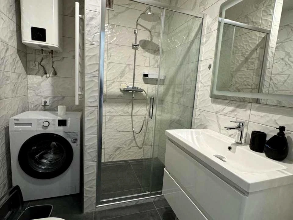 Apartment. Kyiv, Beryestejski prospekt.
