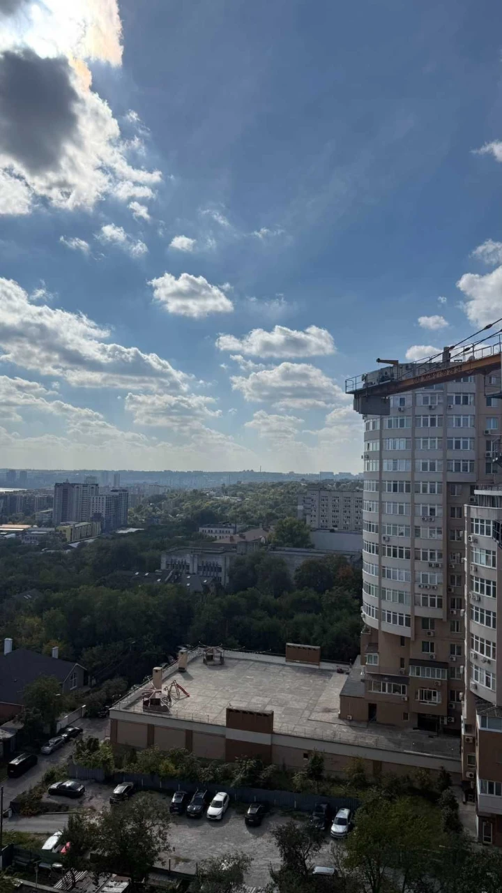 For sale apartment on Yarvnitsky Prospect