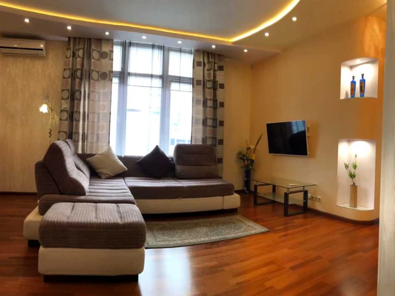 Apartment. Дніprovska Naborozhna Street