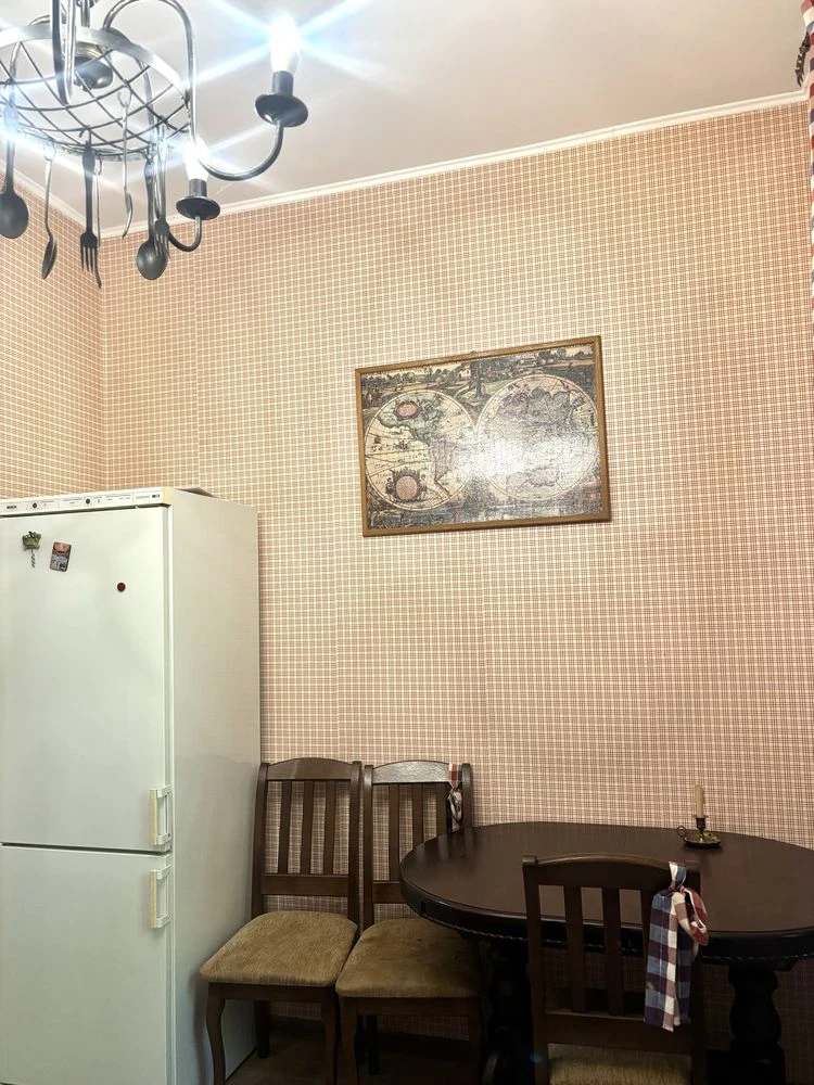 Center, Pecersk, Zverynetska