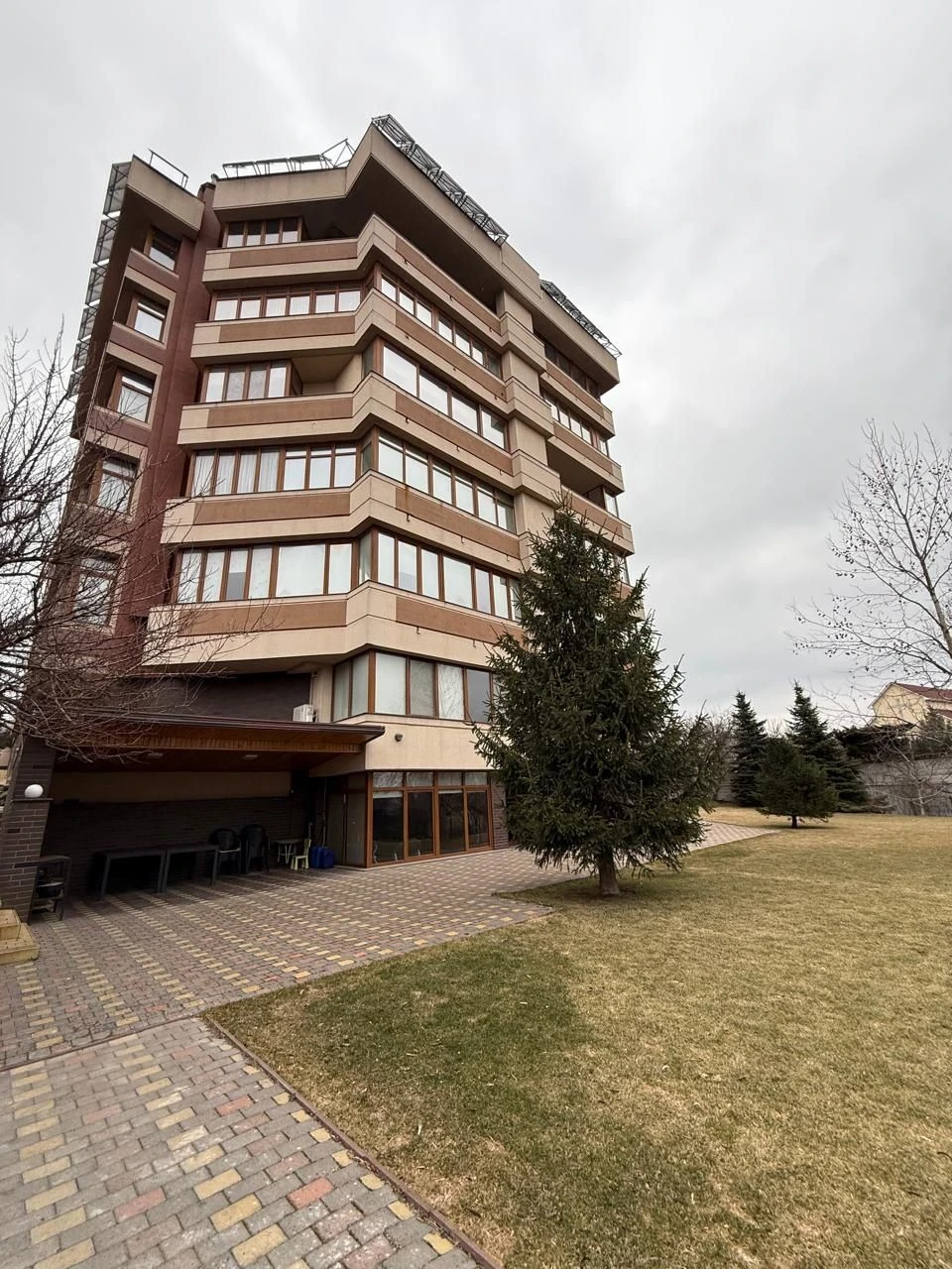 Продається 3-кімнатна квартира 160м2. Центральна частина міста. Клубний будинок