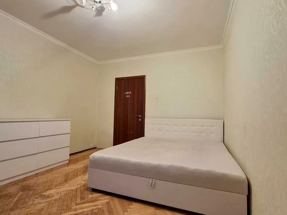 Квартира. Київ, Тростянецька вул.