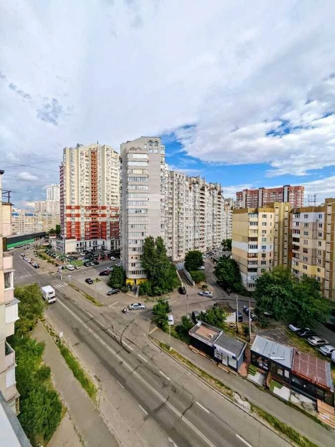 Продається 2-кімнатна квартира, Київ, Дарницький район, вулиця Урлівська, 1/8