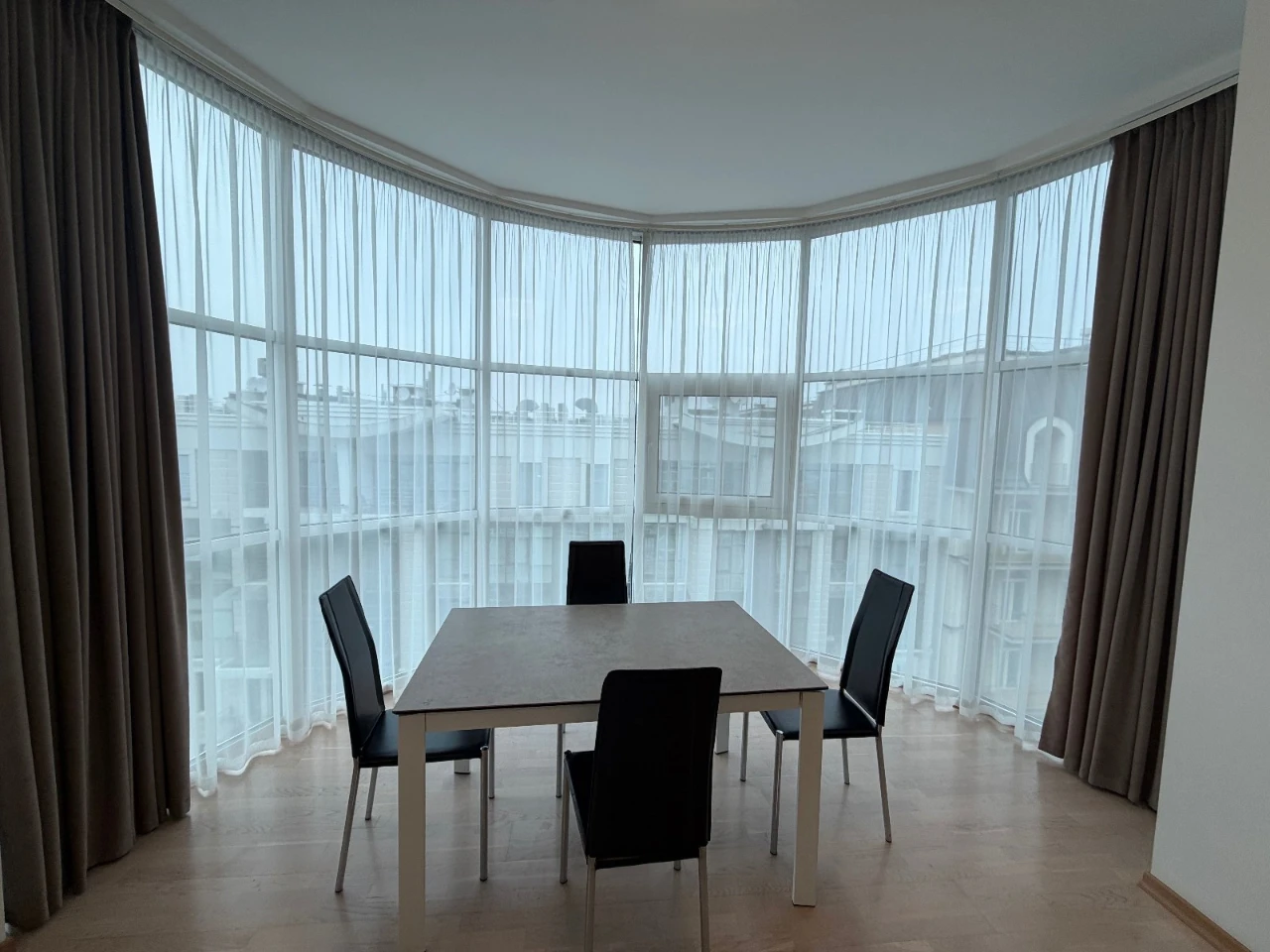 Rent 4-room apartment in residential complex "Triumph", Zverynetska, 59