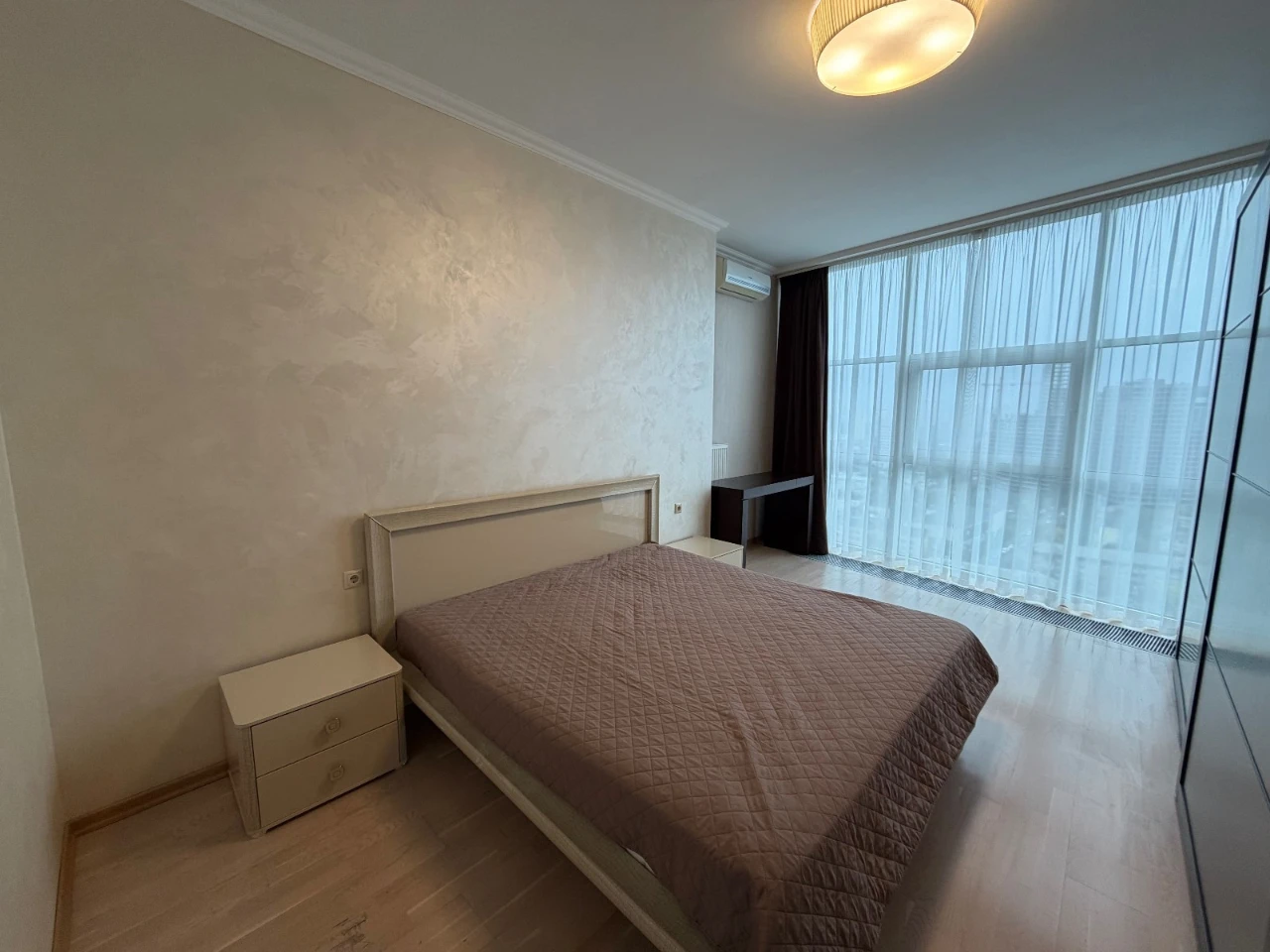Rent 4-room apartment in residential complex "Triumph", Zverynetska, 59