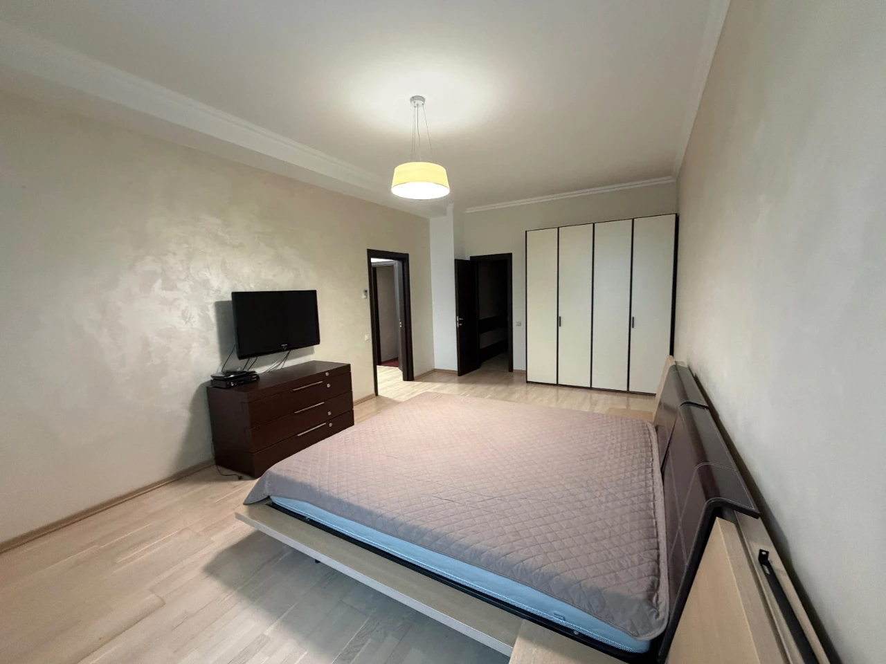 Rent 4-room apartment in residential complex "Triumph", Zverynetska, 59