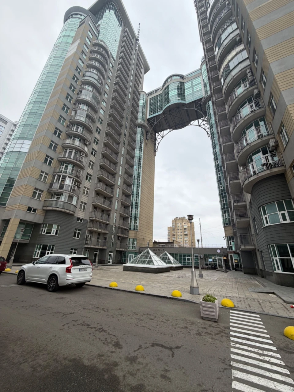 Rent 4-room apartment in residential complex "Triumph", Zverynetska, 59