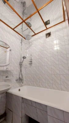 Sale of 3 newly renovated apartments on Polya Ave. (Kirov), P. Orlyka