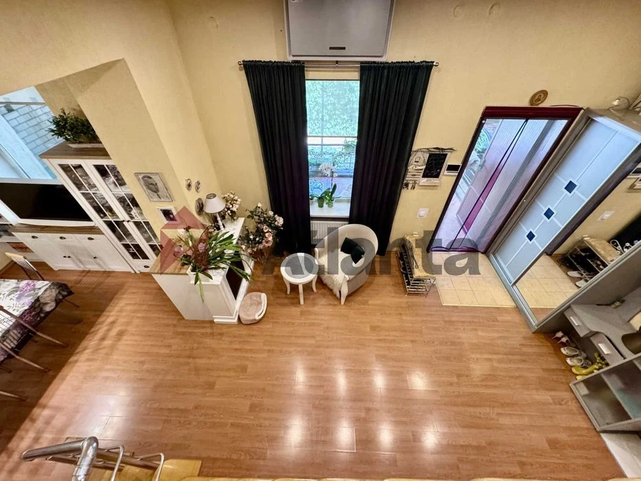 House 212 m2 in Arcadia, 2 minutes from Arcadia Alley