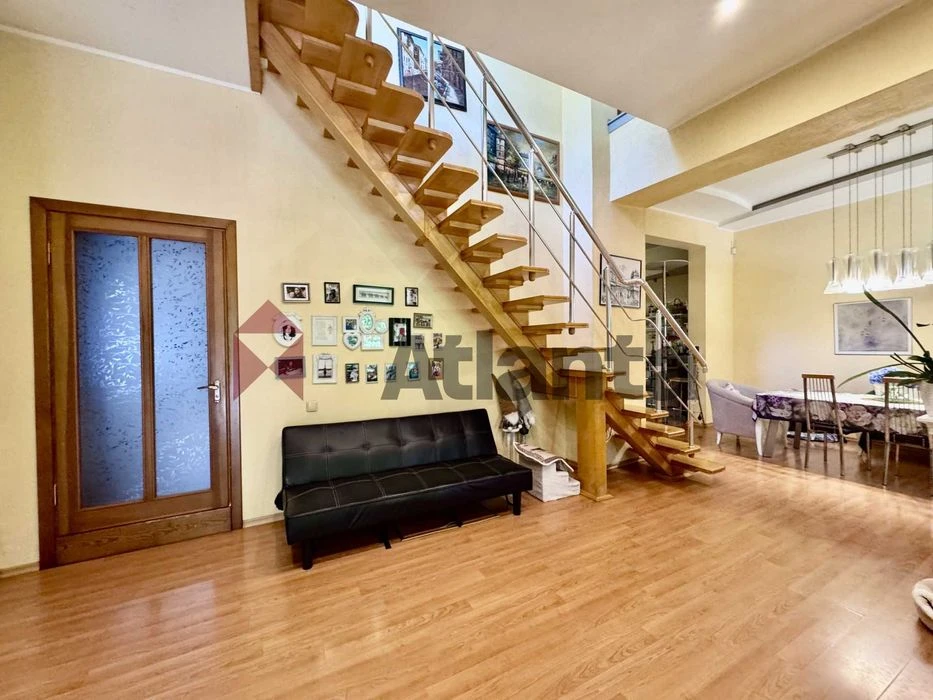 House 212 m2 in Arcadia, 2 minutes from Arcadia Alley