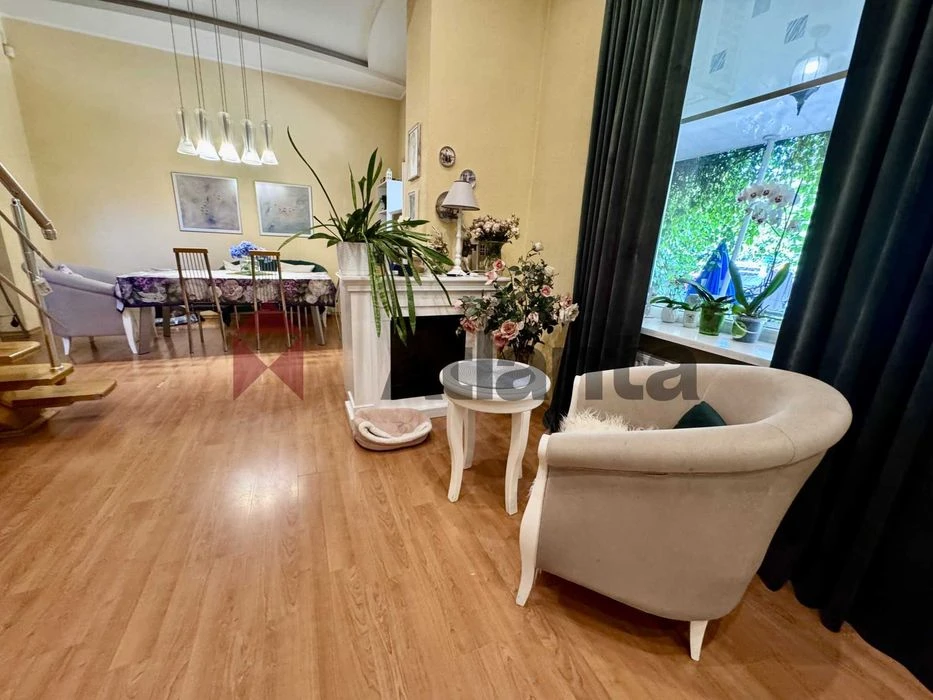 House 212 m2 in Arcadia, 2 minutes from Arcadia Alley