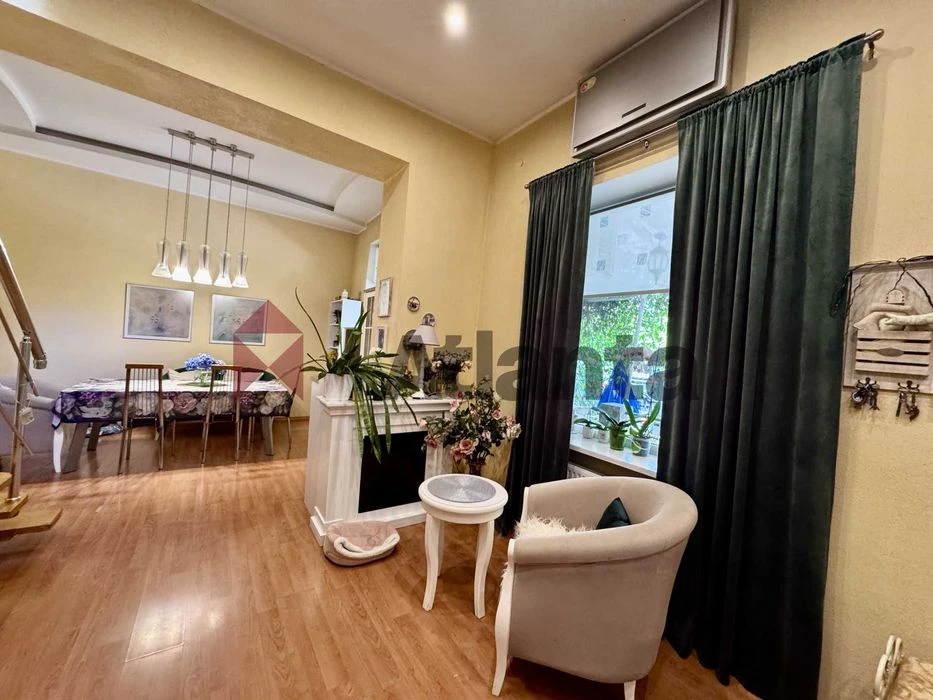 House 212 m2 in Arcadia, 2 minutes from Arcadia Alley