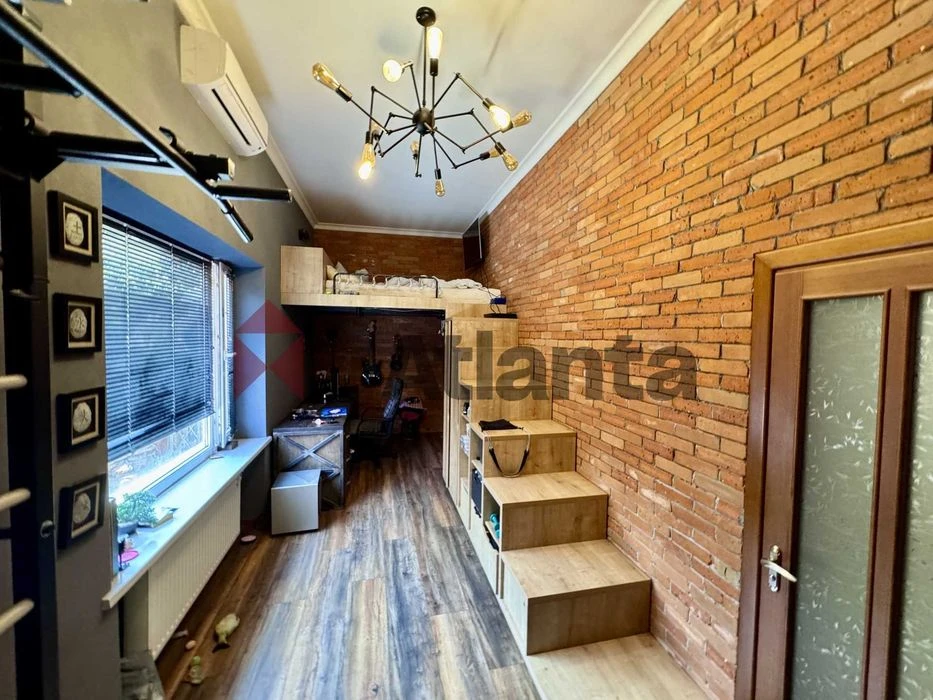 House 212 m2 in Arcadia, 2 minutes from Arcadia Alley