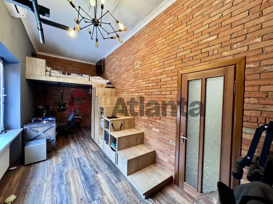 House 212 m2 in Arcadia, 2 minutes from Arcadia Alley