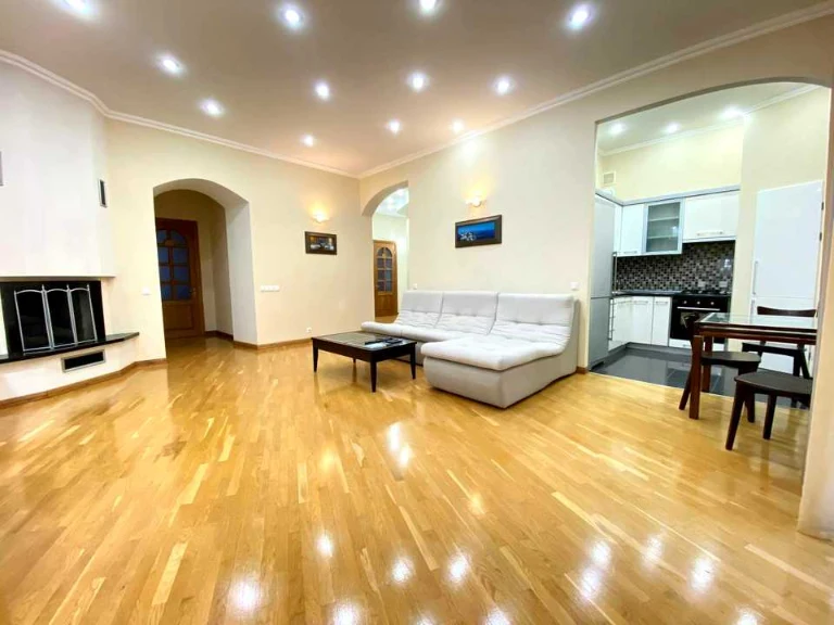 Apartment. Mikolsko-Botanichna St, Kyiv