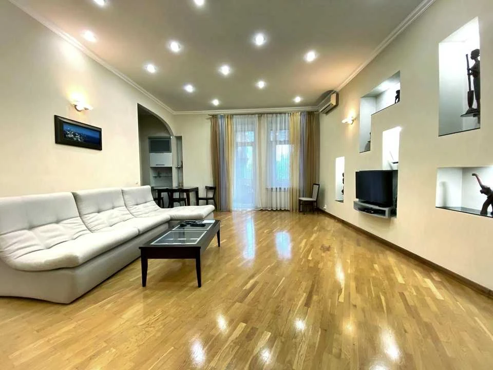 Apartment. Mikolsko-Botanichna St, Kyiv