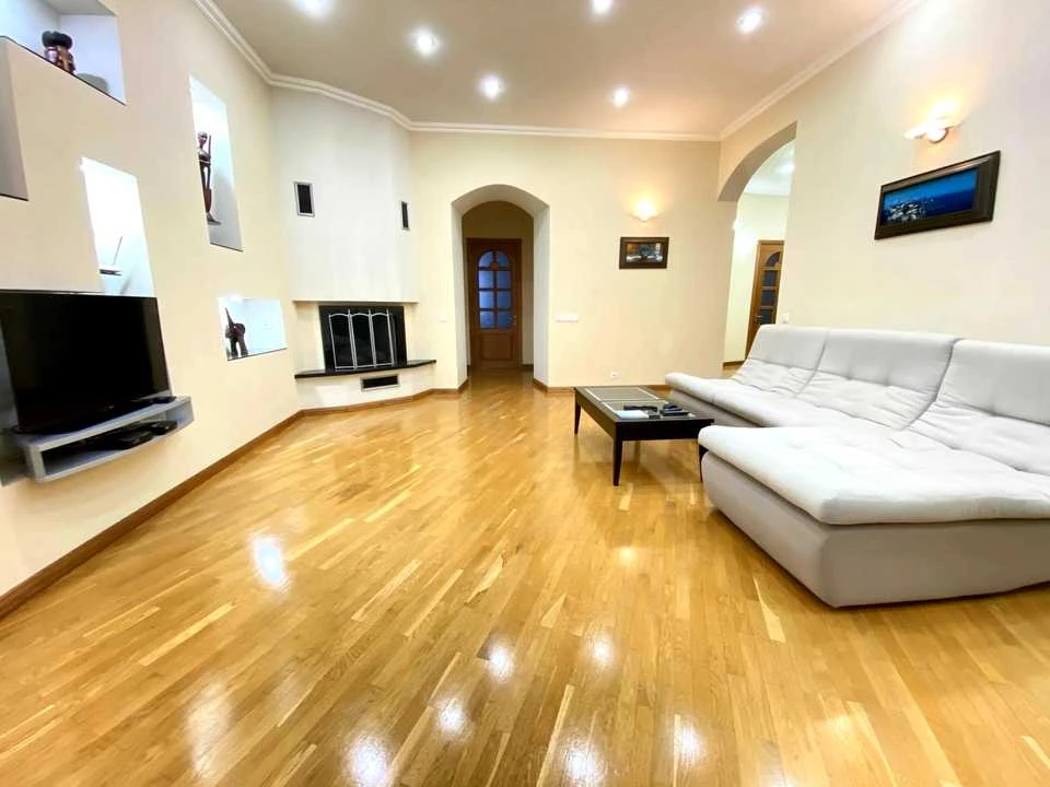 Apartment. Mikolsko-Botanichna St, Kyiv