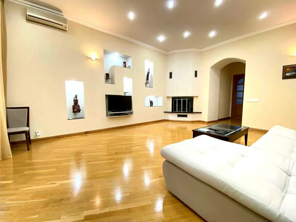 Apartment. Mikolsko-Botanichna St, Kyiv