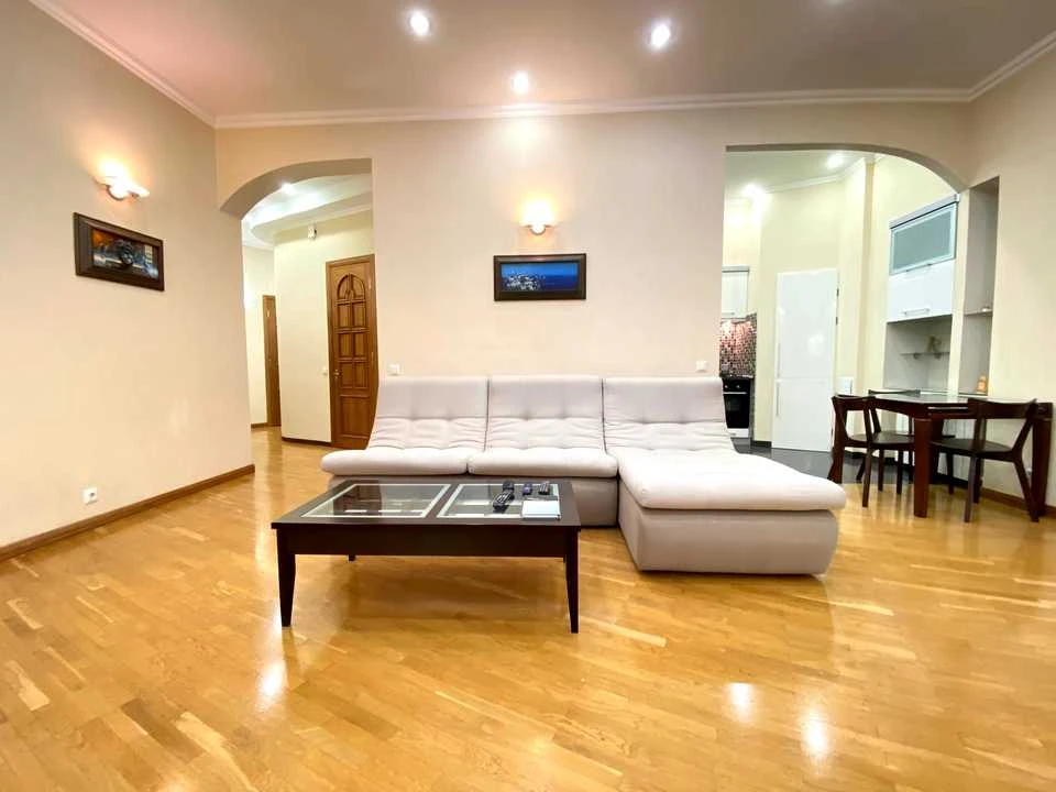 Apartment. Mikolsko-Botanichna St, Kyiv