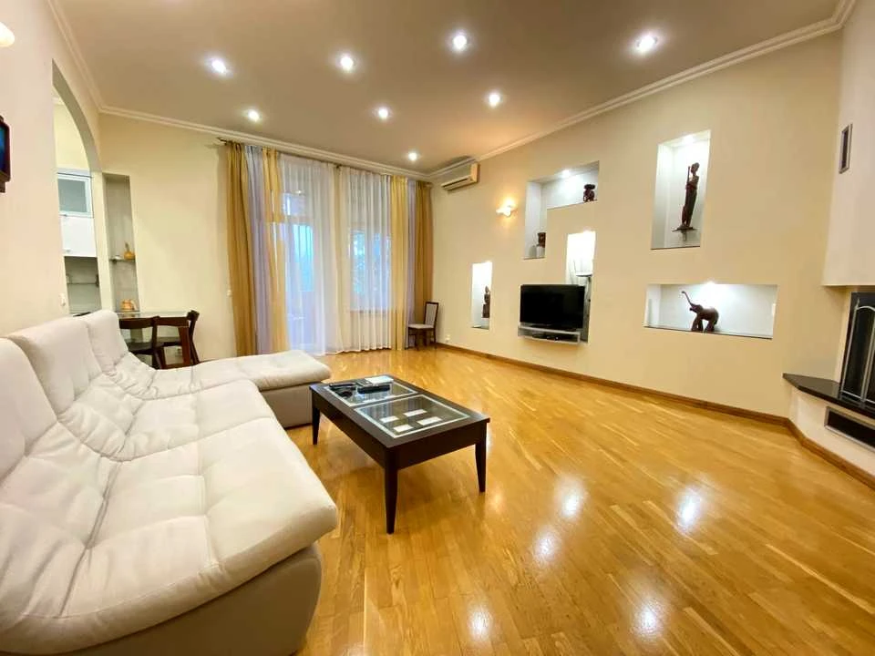 Apartment. Mikolsko-Botanichna St, Kyiv
