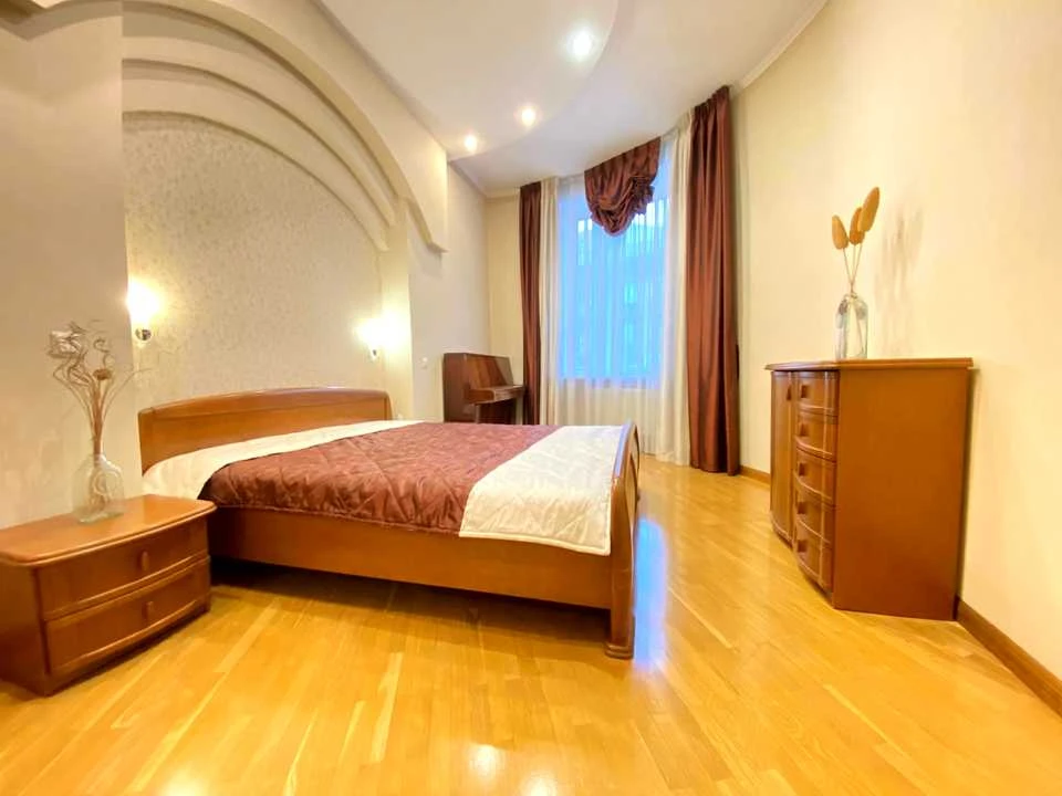 Apartment. Mikolsko-Botanichna St, Kyiv