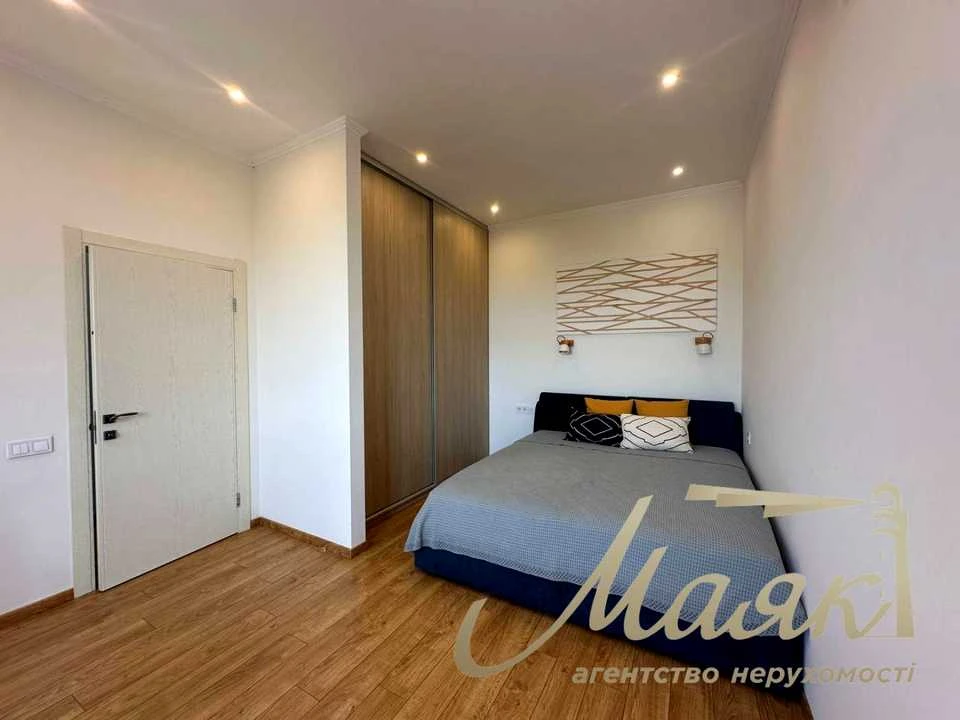 One-Bedroom Apartment. Kyiv, Кирило-Мефодіївська street.