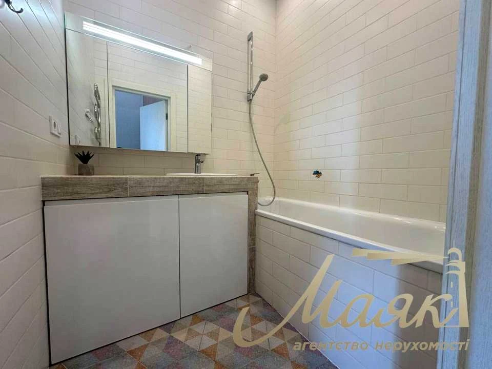 One-Bedroom Apartment. Kyiv, Кирило-Мефодіївська street.
