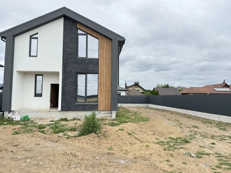 Two-story house in Vinica. Academy District