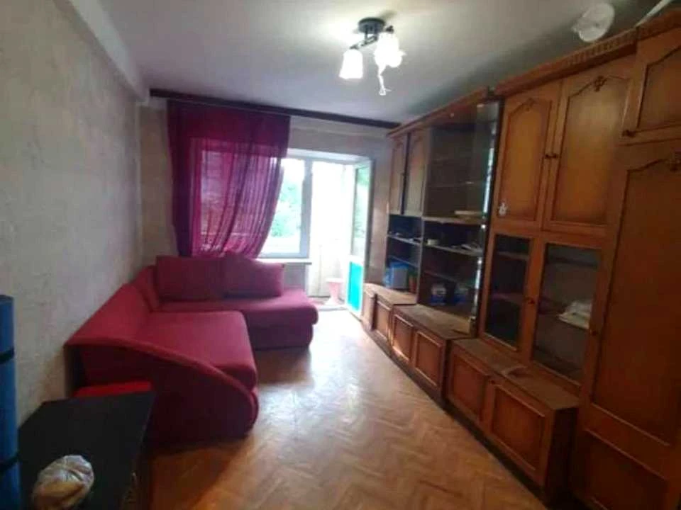 Apartment. Bratislava Street, Kyiv
