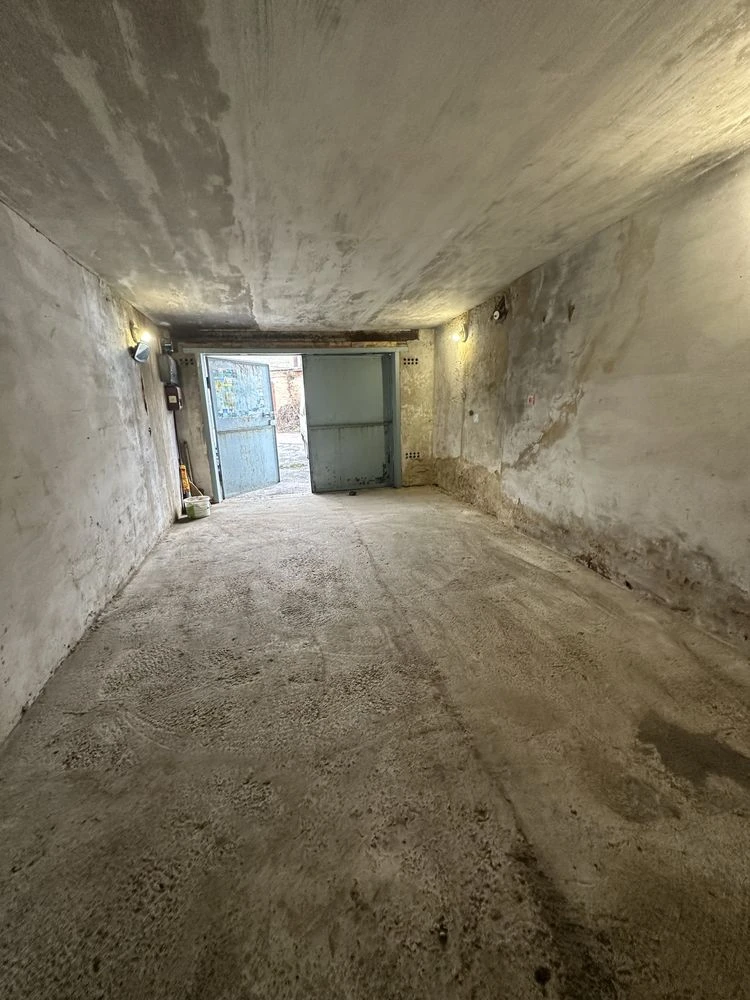 For Sale: Garage, Warehouse, Premises on Sabarivske Shose