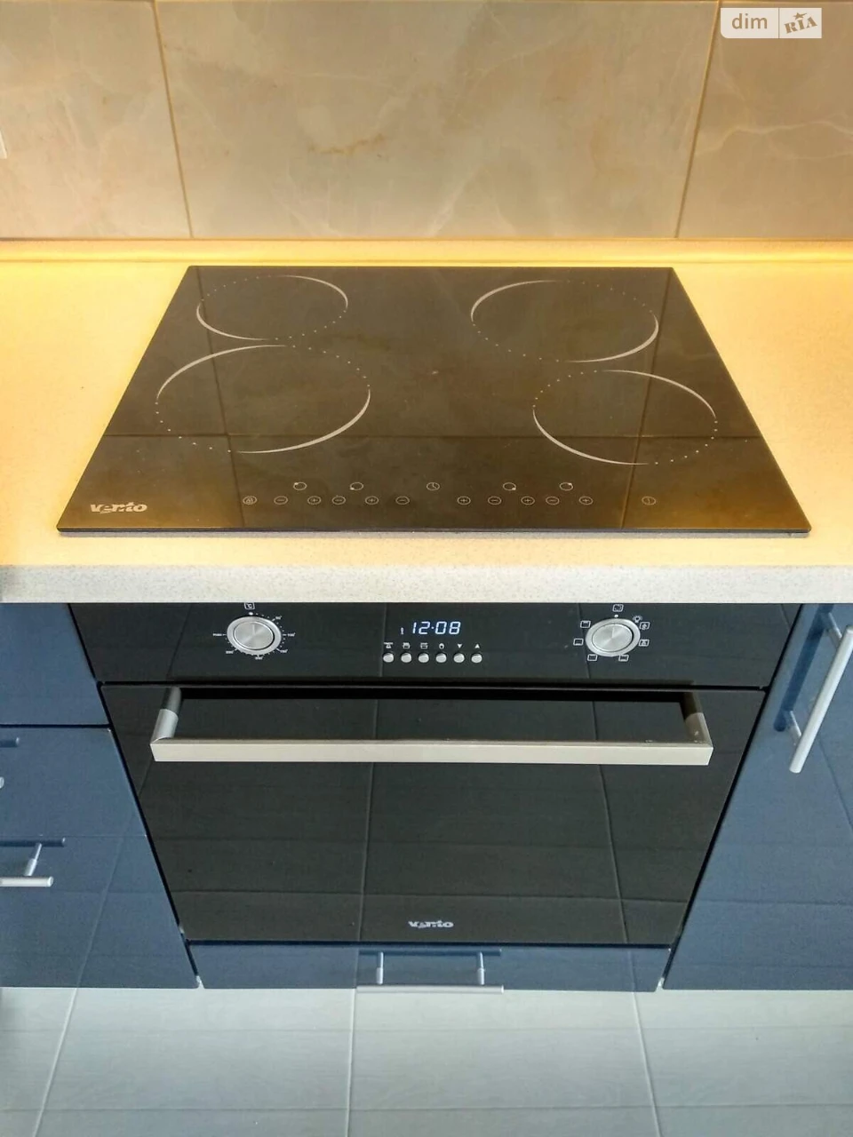 Long-Term Rental Apartment, Poczynki