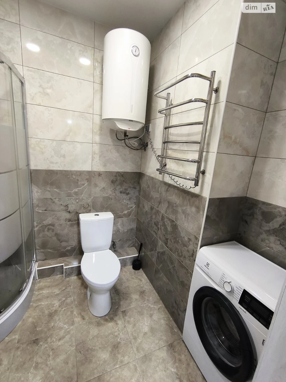 Long-Term Rental Apartment, Poczynki
