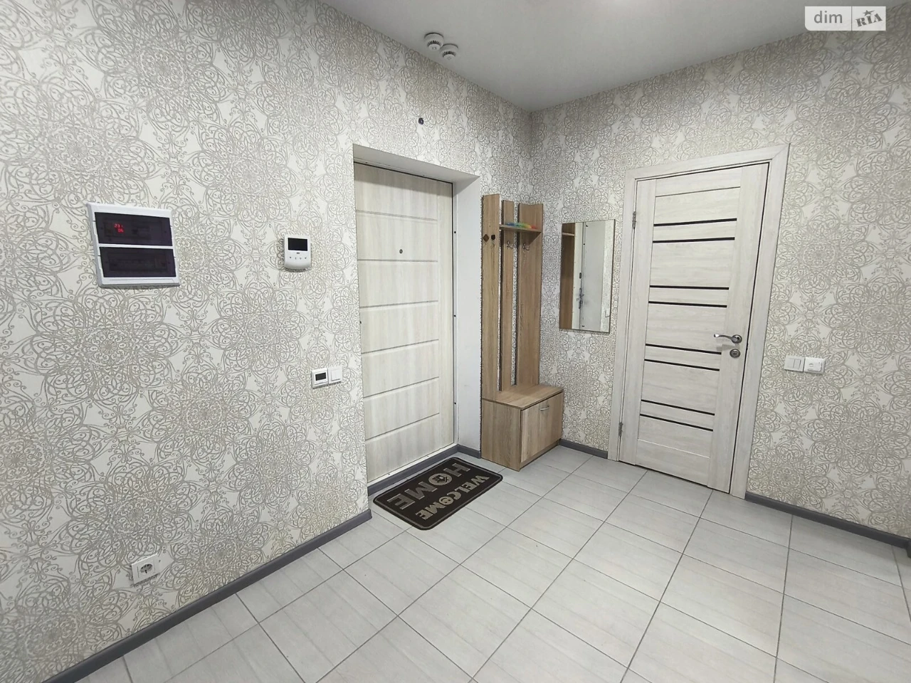 Long-Term Rental Apartment, Poczynki
