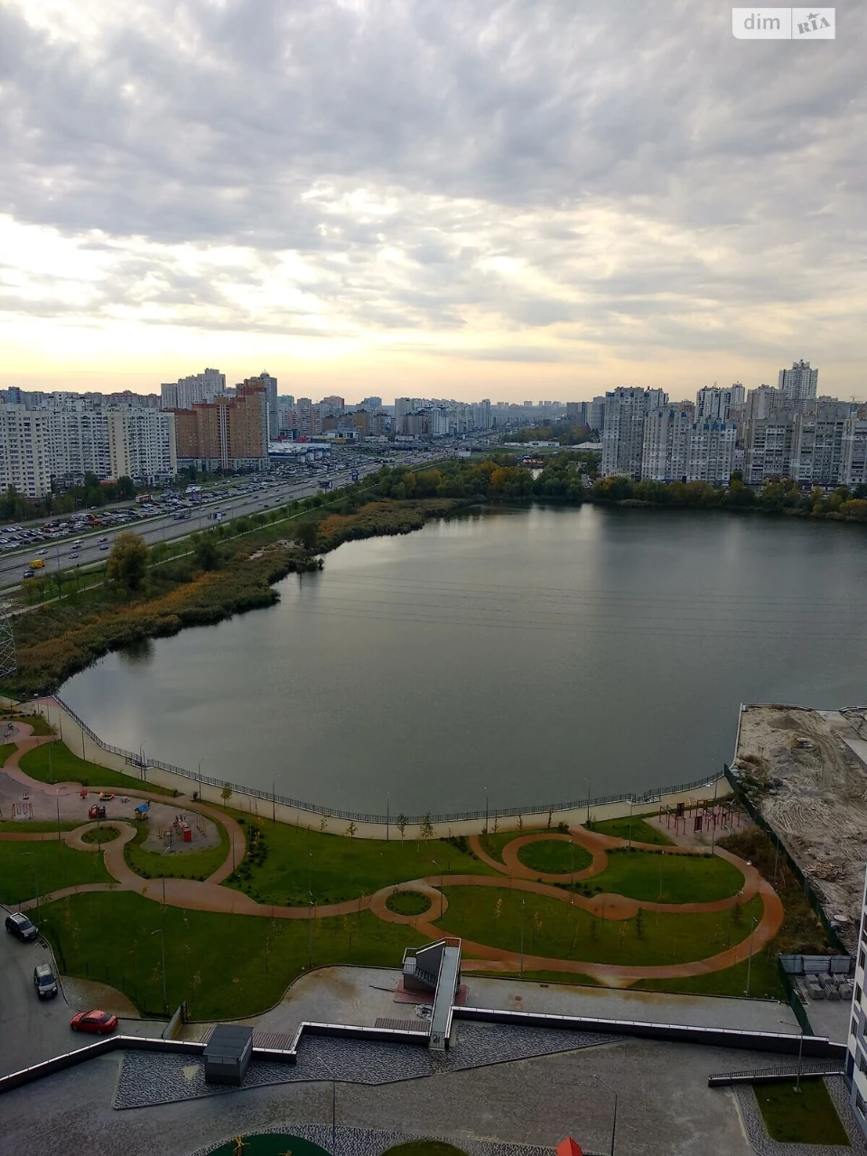 Long-Term Rental Apartment, Poczynki