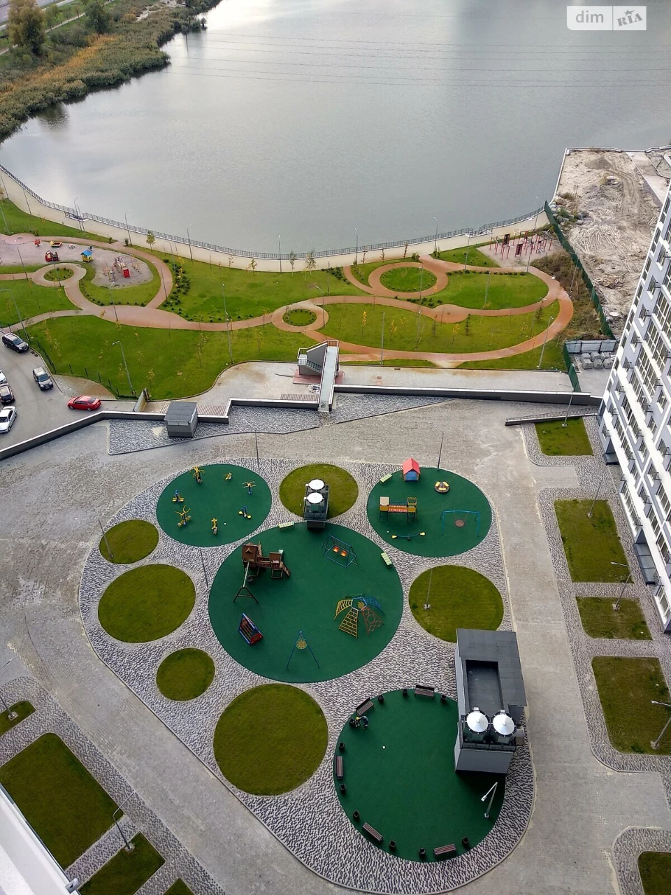 Long-Term Rental Apartment, Poczynki