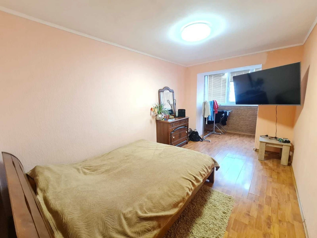 3-room apartment for renovation with furniture and appliances in a private house on Vuzh
