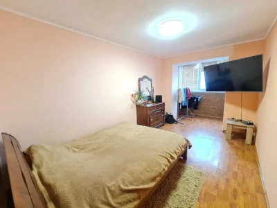 3-room apartment for renovation with furniture and appliances in a private house on Vuzh
