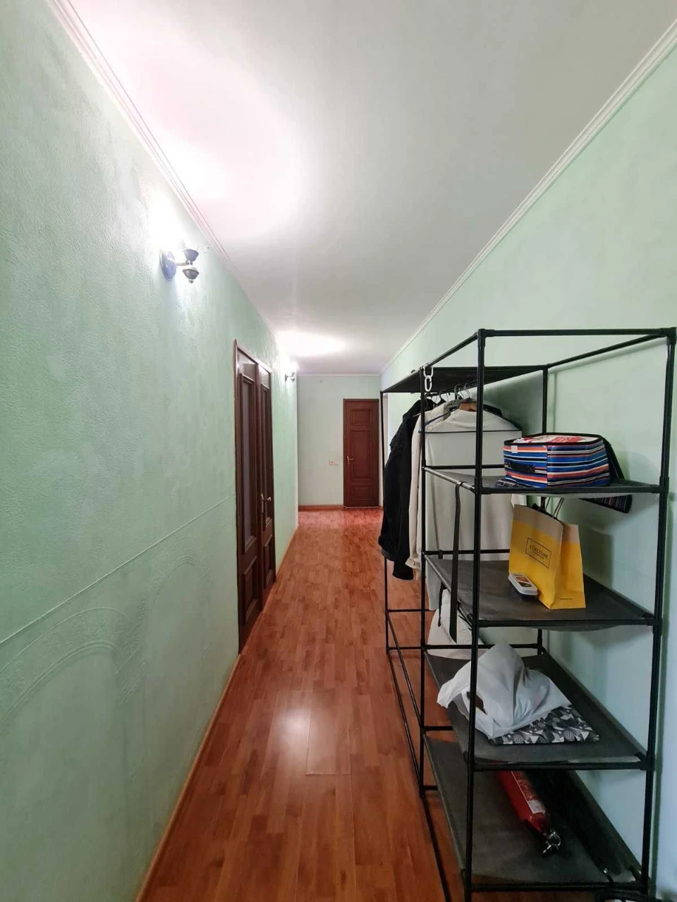 3-room apartment for renovation with furniture and appliances in a private house on Vuzh