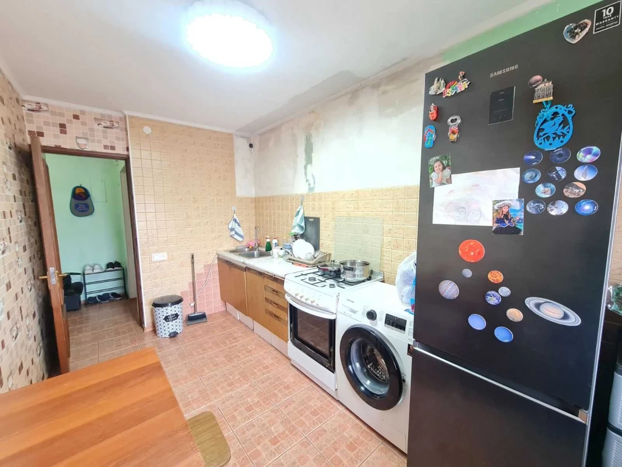 3-room apartment for renovation with furniture and appliances in a private house on Vuzh