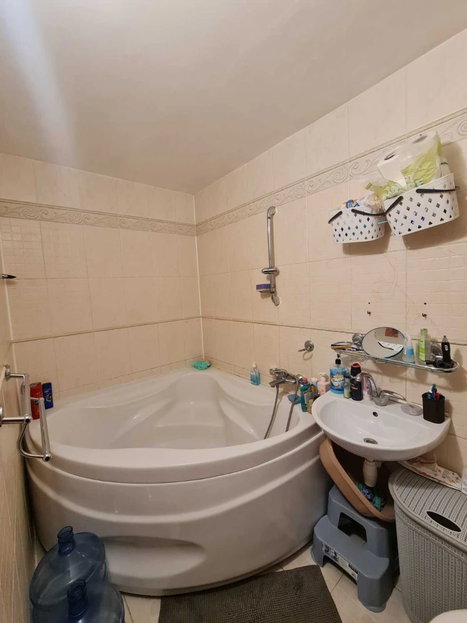 3-room apartment for renovation with furniture and appliances in a private house on Vuzh