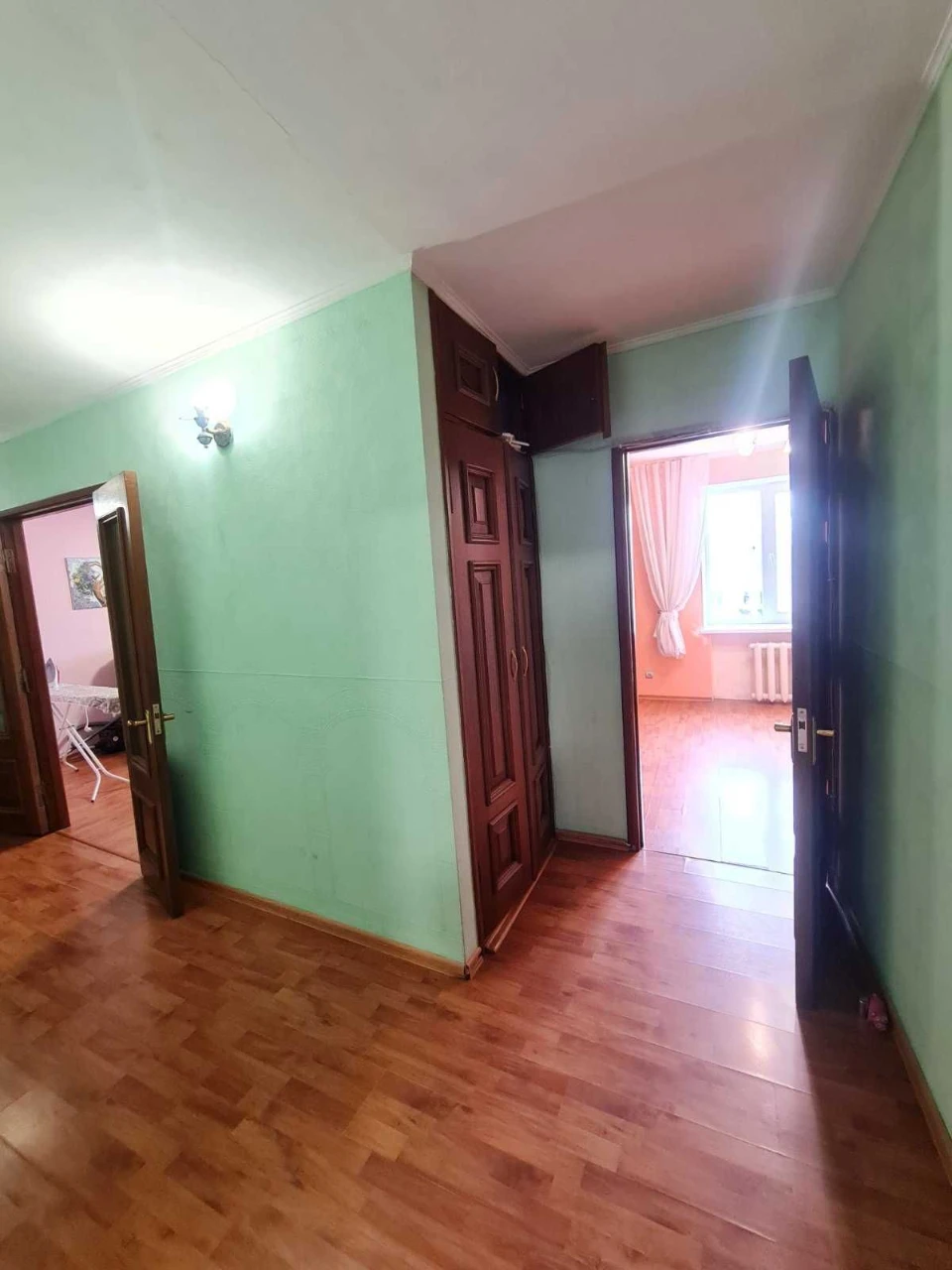 3-room apartment for renovation with furniture and appliances in a private house on Vuzh
