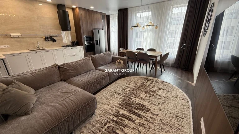 Luxury two-bedroom apartment near the sea