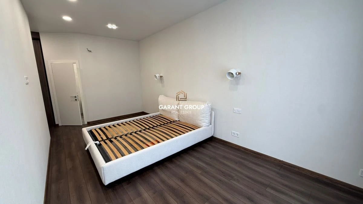 Luxury two-bedroom apartment near the sea