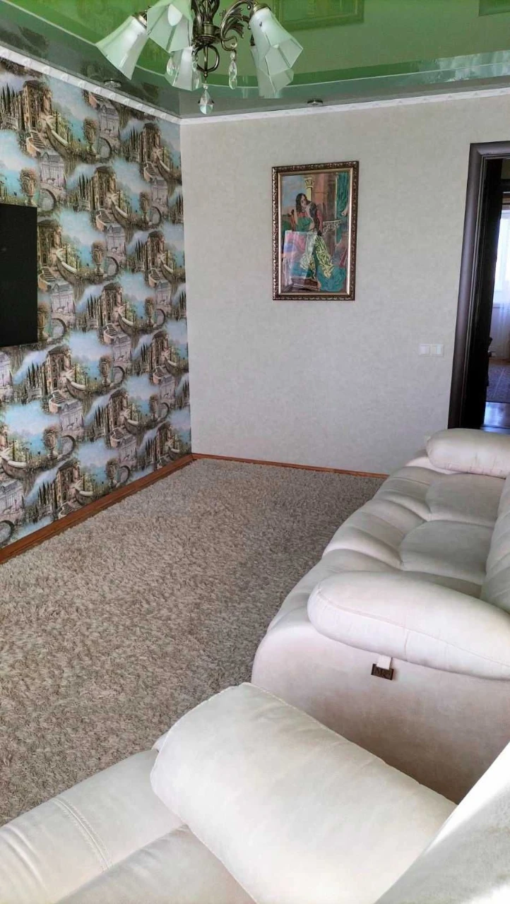 For Sale: 3-room apartment with renovation and furnishings