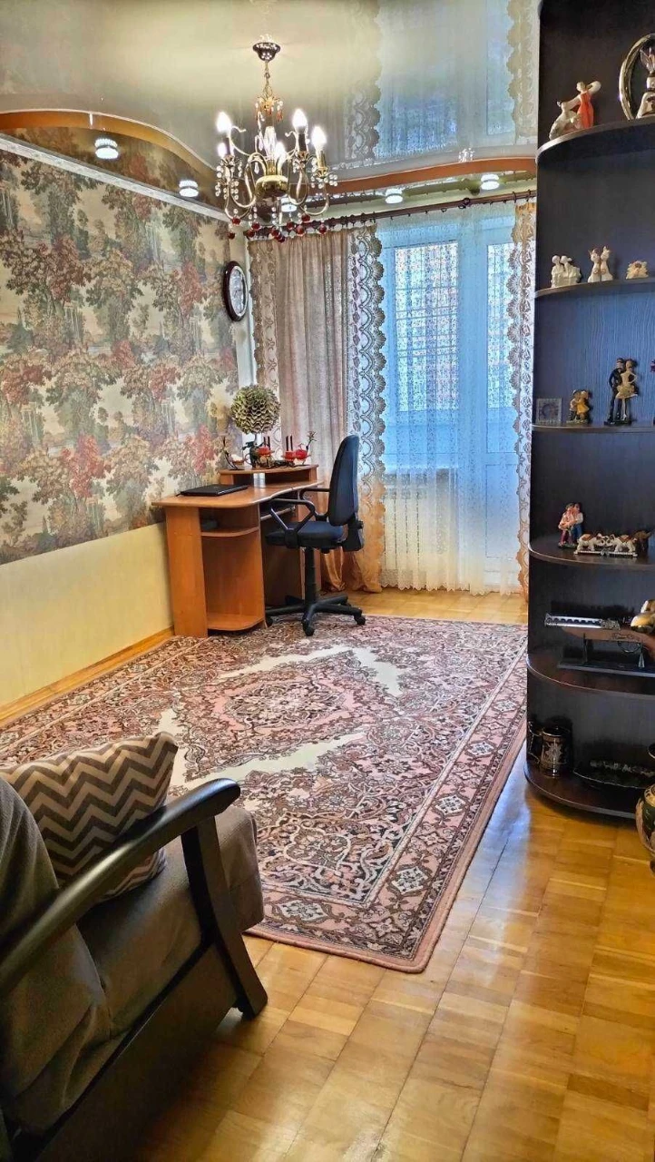 For Sale: 3-room apartment with renovation and furnishings